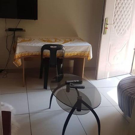 Carlcyn Homestay ハボローネ エクステリア 写真