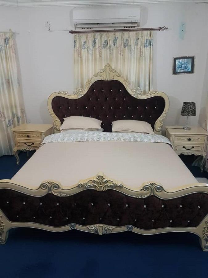 Carlcyn Homestay ハボローネ エクステリア 写真