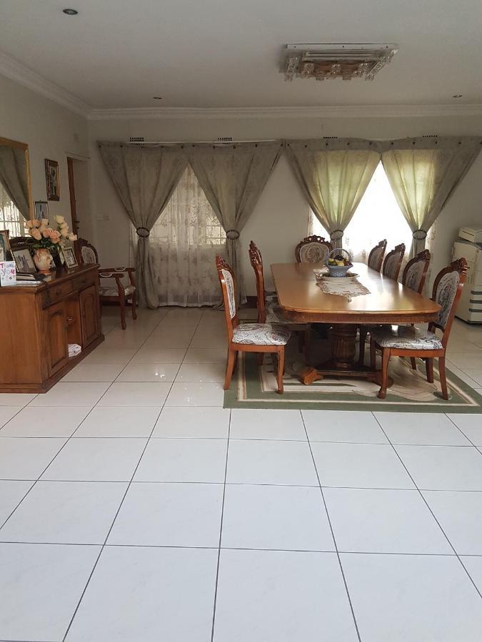 Carlcyn Homestay ハボローネ エクステリア 写真