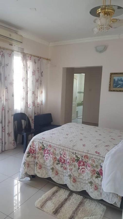 Carlcyn Homestay ハボローネ エクステリア 写真