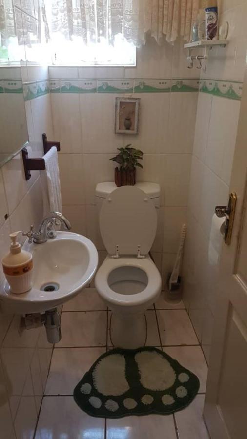 Carlcyn Homestay ハボローネ エクステリア 写真