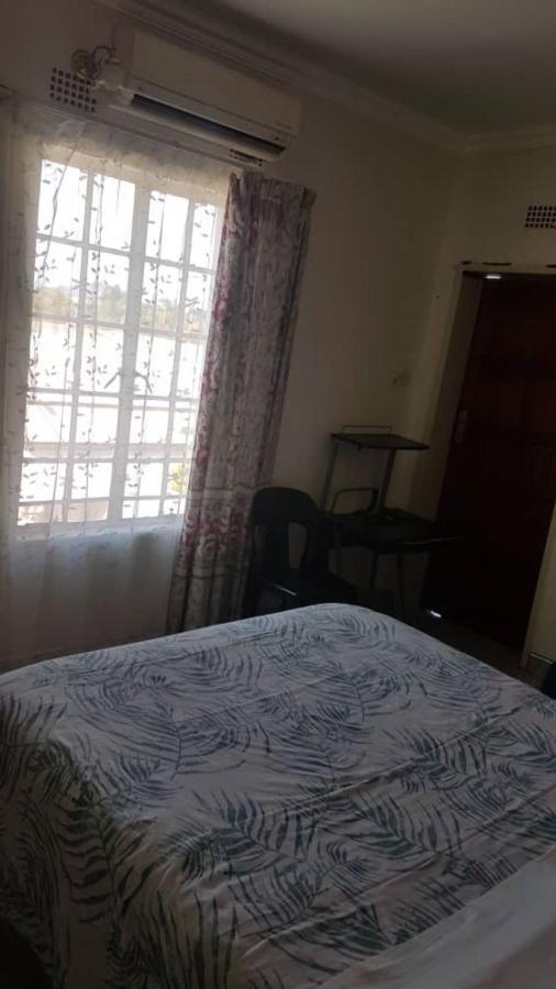 Carlcyn Homestay ハボローネ エクステリア 写真