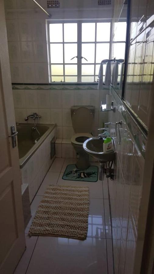 Carlcyn Homestay ハボローネ エクステリア 写真