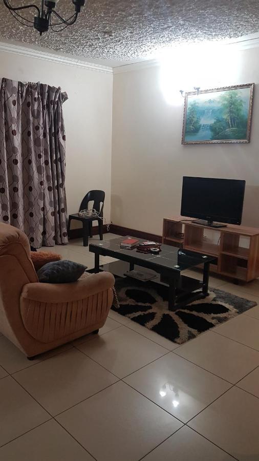 Carlcyn Homestay ハボローネ エクステリア 写真