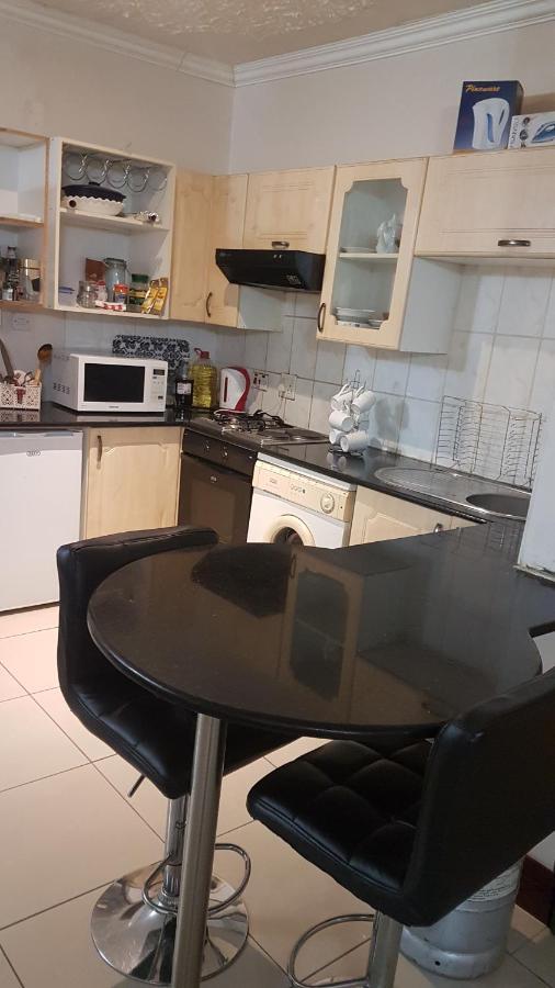 Carlcyn Homestay ハボローネ エクステリア 写真