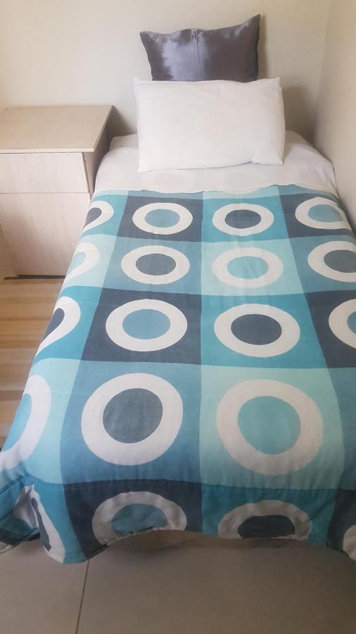 Carlcyn Homestay ハボローネ エクステリア 写真