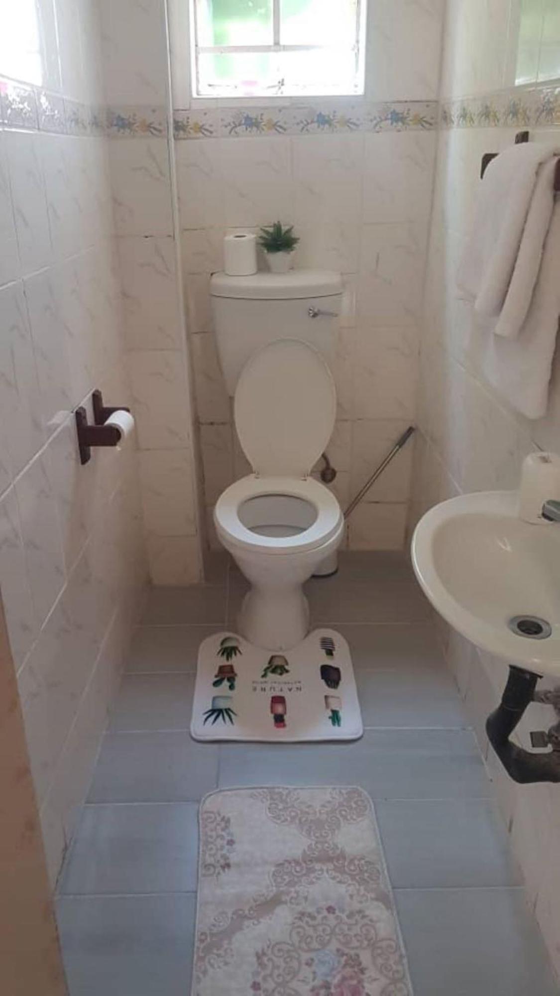 Carlcyn Homestay ハボローネ エクステリア 写真