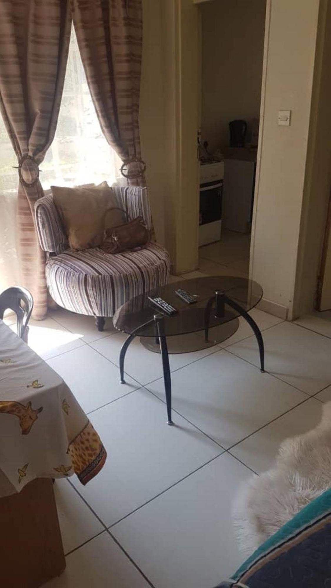 Carlcyn Homestay ハボローネ エクステリア 写真
