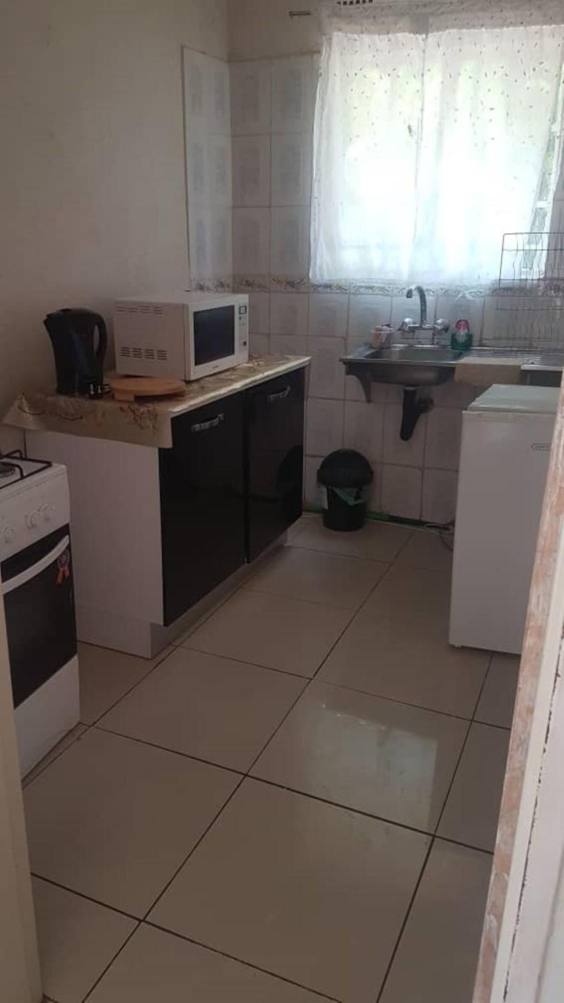 Carlcyn Homestay ハボローネ エクステリア 写真